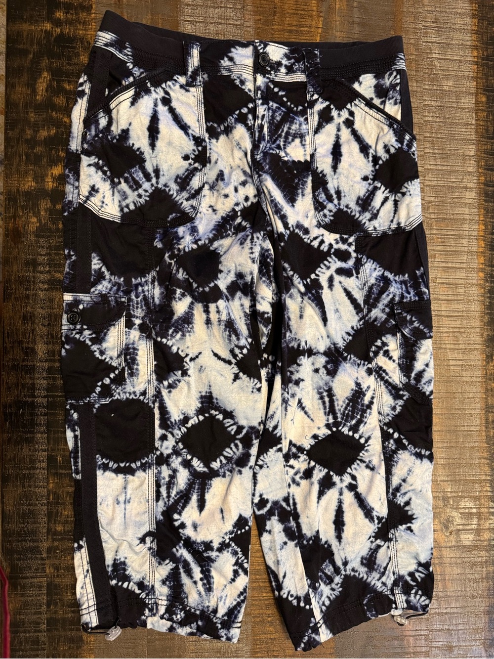 Style & Co women's navy and white tie-dye cargo capri pants Size 8